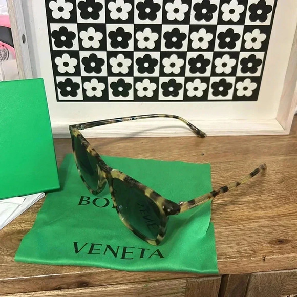 Bottega Venetta sunglasses - Picture 6 of 7